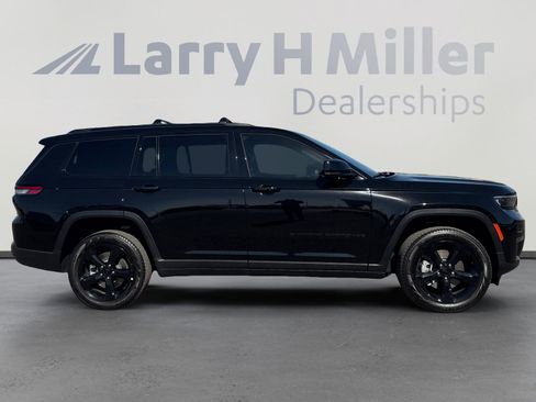 Used 2025 Jeep Grand Cherokee L Limited w/ Black Appearance Package AWD/4WD image 6