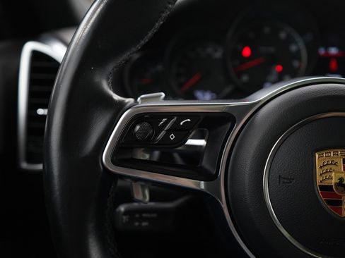 Used 2017 Porsche Cayenne Platinum Edition image 26