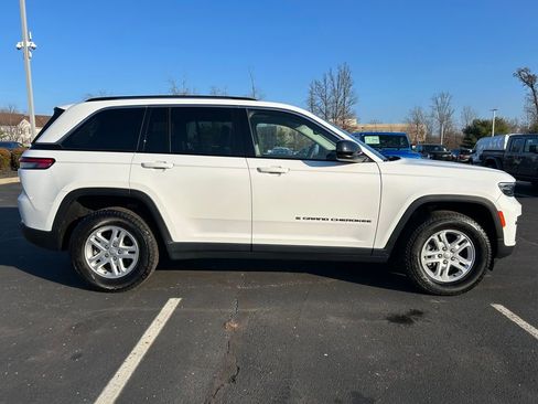 Certified 2023 Jeep Grand Cherokee Laredo w/ Luxury Tech Group I image 8