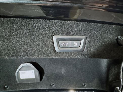 Used 2022 BMW 740i w/ M Sport Package RWD image 22