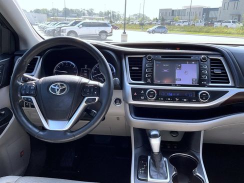 Used 2014 Toyota Highlander Limited Platinum AWD/4WD image 13