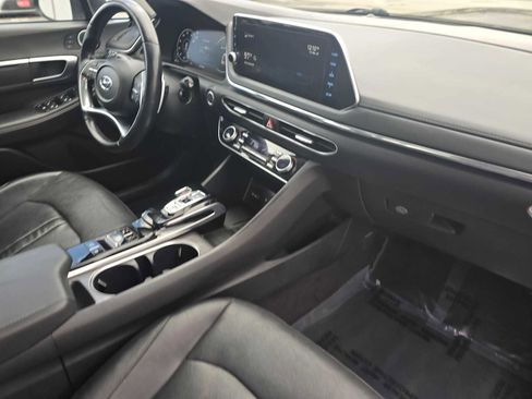 Used 2022 Hyundai Sonata Limited w/ Preferred Accessory Package image 12