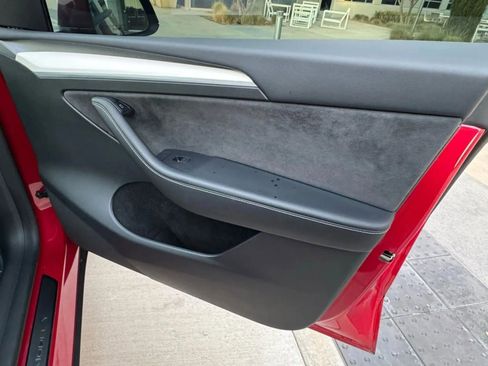 Used 2023 Tesla Model Y Performance image 19