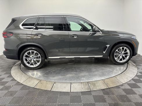 New 2026 BMW X5 xDrive40i AWD/4WD image 17