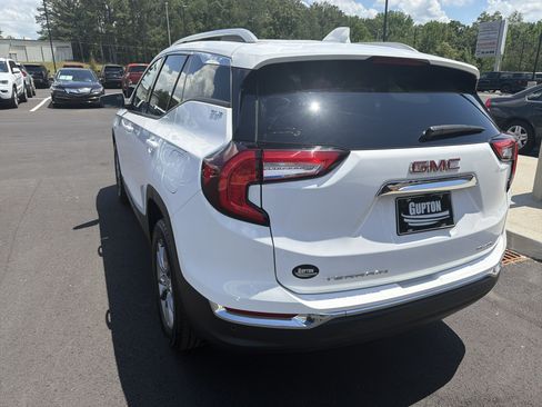 Used 2024 GMC Terrain SLT AWD/4WD image 14