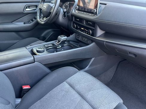 Used 2025 Nissan Rogue SV AWD/4WD image 34