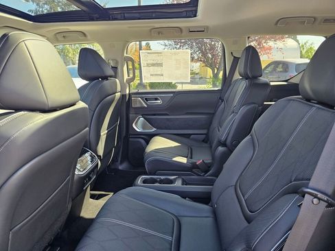 New 2025 INFINITI QX80 Sensory image 21