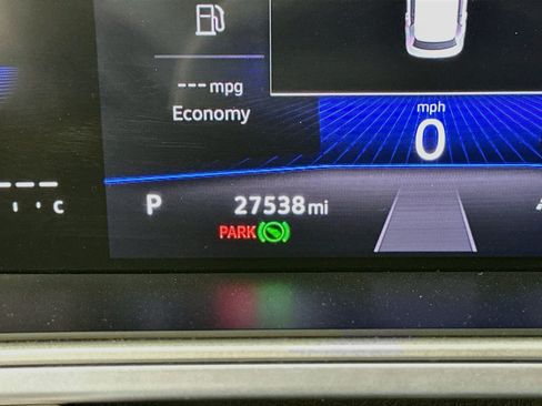 Used 2025 Volkswagen Taos SE FWD image 19