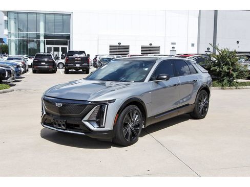 Used 2024 Cadillac Lyriq Sport w/ LPO, Floor Liner Package AWD/4WD image 3