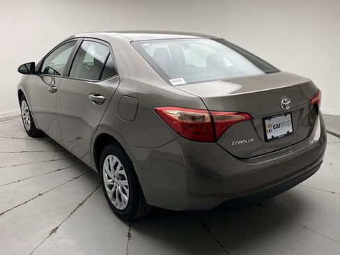 Used 2018 Toyota Corolla LE image 3
