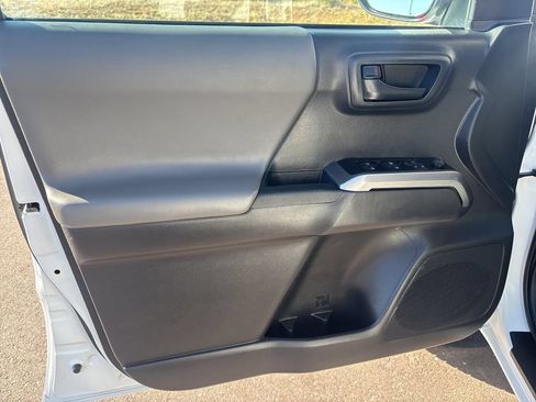 Used 2022 Toyota Tacoma SR5 w/ Technology Package AWD/4WD image 11