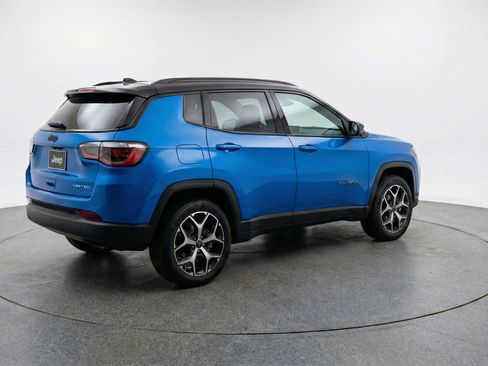 Used 2025 Jeep Compass Limited image 9