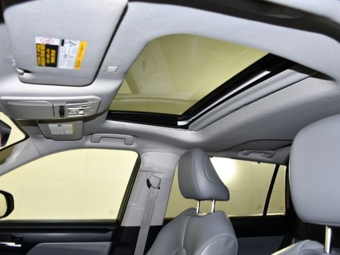 Used 2021 Toyota Highlander XLE image 40