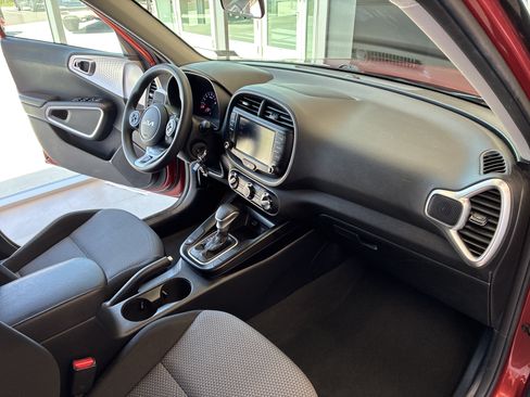 Used 2022 Kia Soul LX FWD image 16