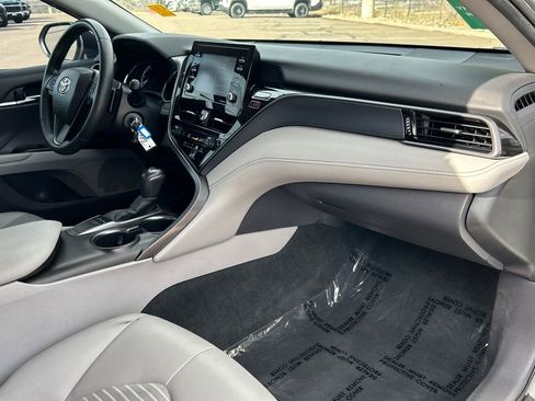 Used 2022 Toyota Camry SE image 8