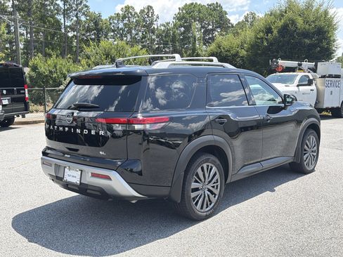 Used 2024 Nissan Pathfinder SL w/ SL Premium Package FWD image 8