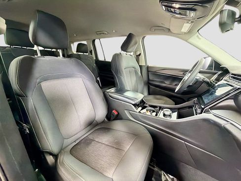 Used 2023 Jeep Grand Cherokee L Laredo AWD/4WD image 28