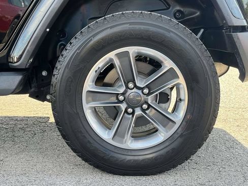 Used 2022 Jeep Wrangler Unlimited Sahara w/ Cold Weather Group AWD/4WD image 11