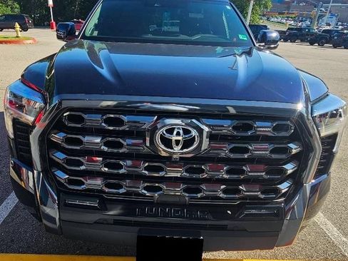 Used 2025 Toyota Tundra Platinum AWD/4WD image 2