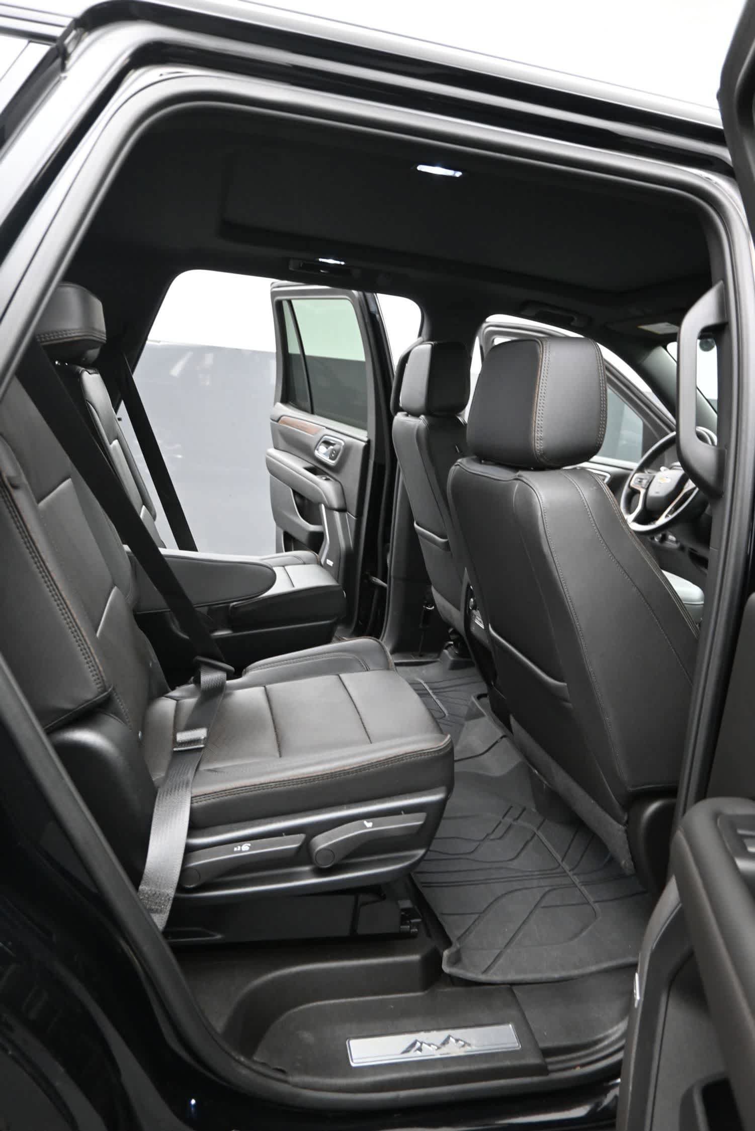 Used 2024 Chevrolet Tahoe High Country w/ Premium Package AWD/4WD image 15