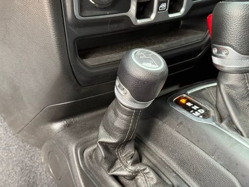 Used 2023 Jeep Gladiator Sport image 18