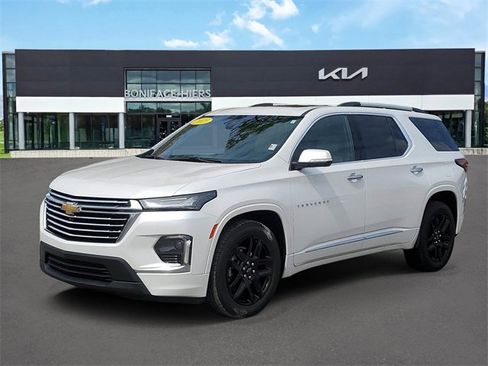 Used 2023 Chevrolet Traverse Premier image 2