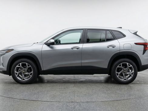 Used 2025 Chevrolet Trax LT FWD image 5