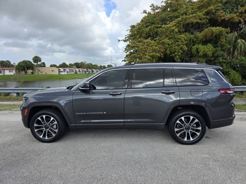 Used 2022 Jeep Grand Cherokee L Overland w/ Luxury Tech Group IV RWD image 7