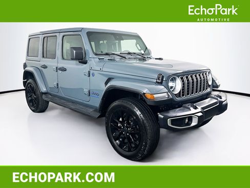 Used 2025 Jeep Wrangler Sahara image 1