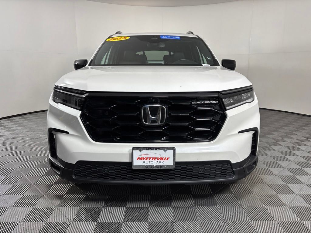 Certified 2025 Honda Pilot Black Edition image 7