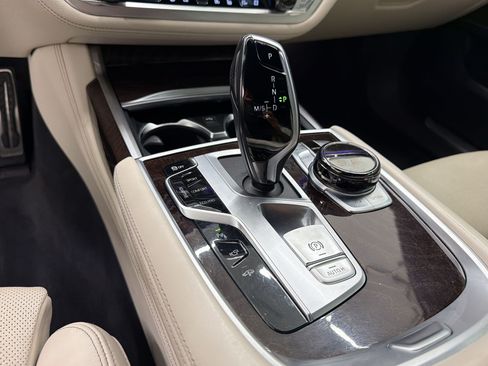 Used 2021 BMW 750i xDrive w/ Executive Package AWD/4WD image 16
