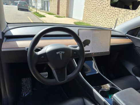 Used 2021 Tesla Model Y Long Range AWD/4WD image 21