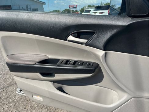 Used 2012 Honda Accord LX image 17