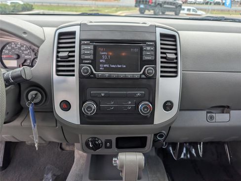 Used 2016 Nissan Frontier SV image 16