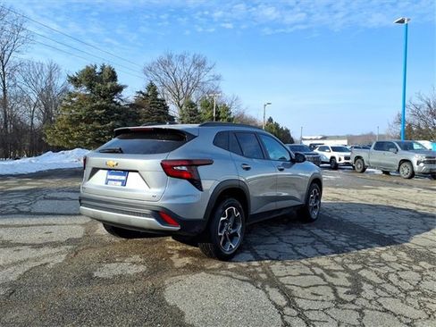 Used 2024 Chevrolet Trax LT image 7