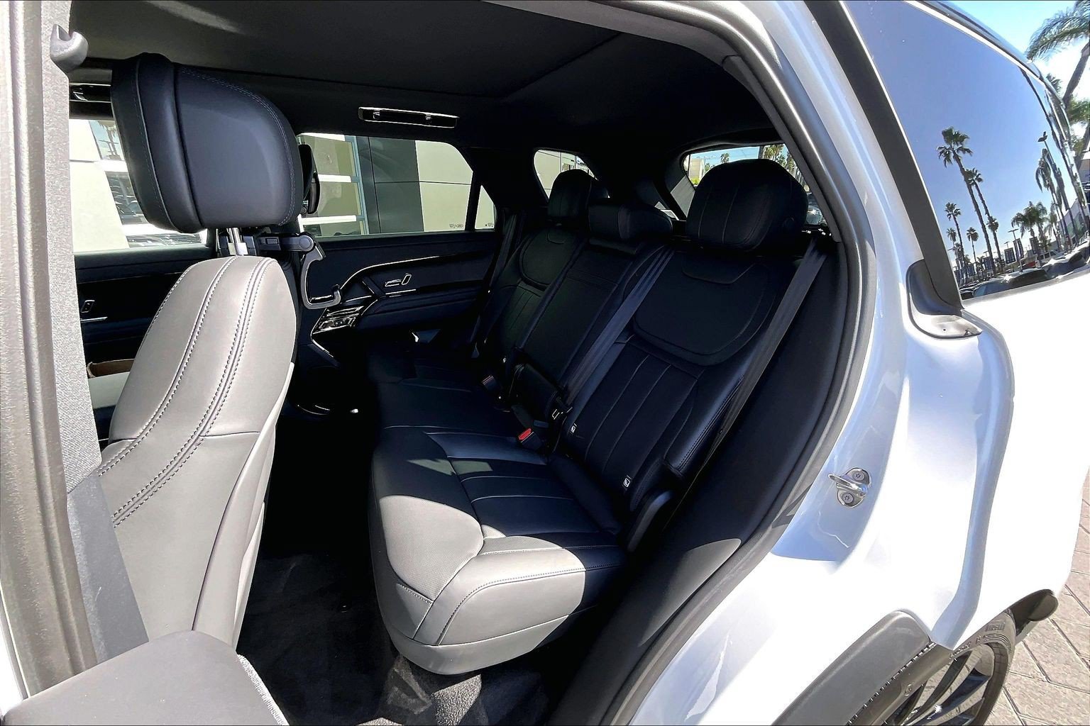 New 2027 Land Rover Range Rover Sport Dynamic SE AWD/4WD image 10