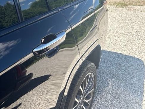 Used 2023 Jeep Grand Cherokee L Summit AWD/4WD image 6