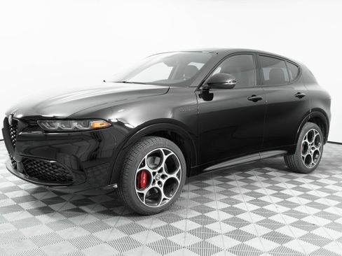 New 2025 Alfa Romeo Tonale w/ Premium Package AWD/4WD image 3