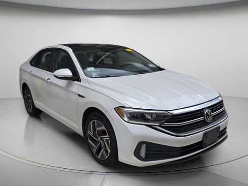 Used 2023 Volkswagen Jetta SEL FWD image 4