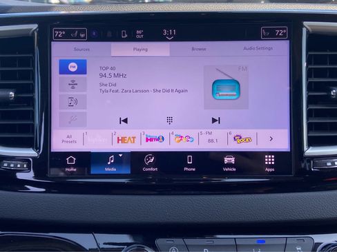 Used 2024 Chrysler Pacifica Touring-L FWD image 30