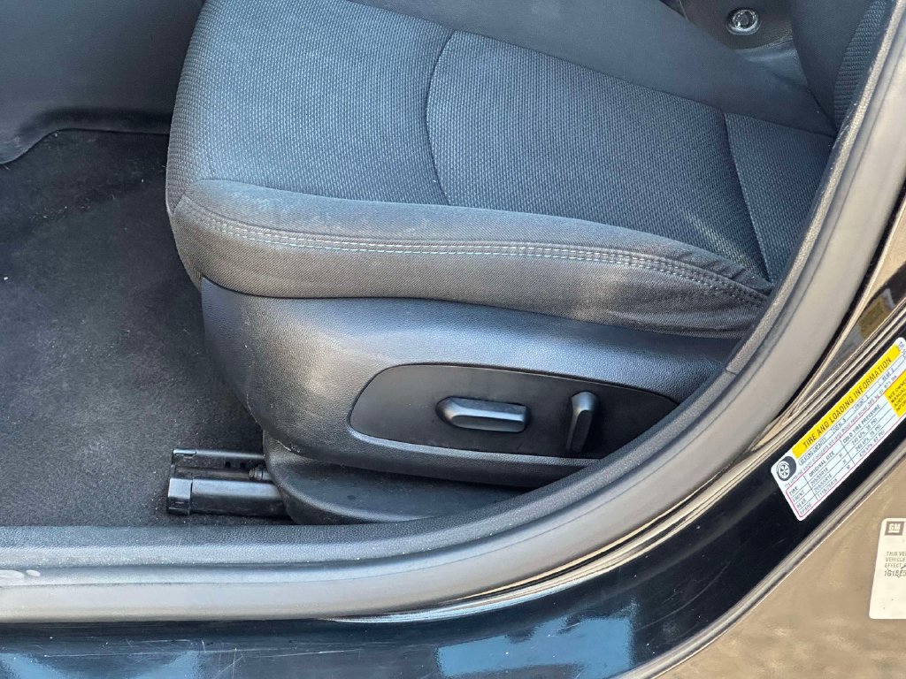 Used 2018 Chevrolet Cruze LT w/ Convenience Package FWD image 14