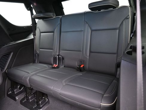 Used 2024 GMC Yukon SLT w/ SLT Luxury Package RWD image 42