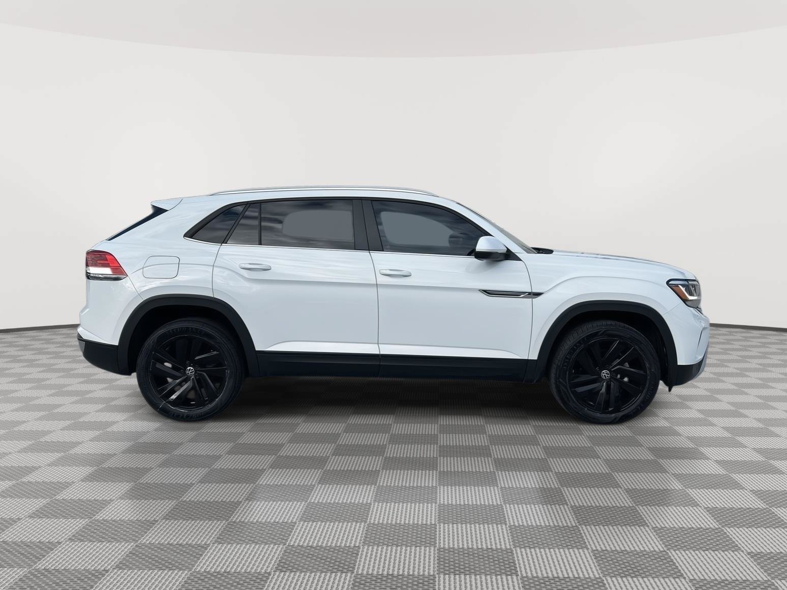 Certified 2023 Volkswagen Atlas Cross Sport SE w/ Panoramic Sunroof Package AWD/4WD image 5