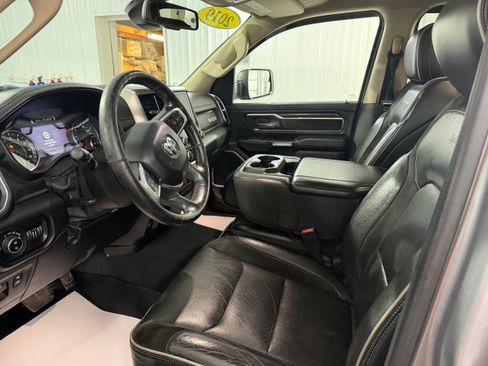 Used 2019 RAM 1500 Laramie AWD/4WD image 9