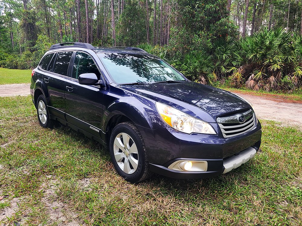 Used 2011 Subaru Outback 2.5i Limited w/ PWR Moonroof Pkg AWD/4WD image 3