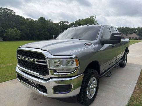 Used 2024 RAM 2500 Tradesman w/ Chrome Appearance Group AWD/4WD image 2