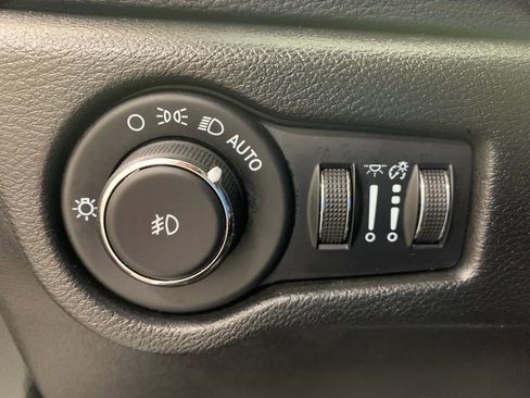 Used 2022 Chrysler Pacifica Limited w/ S Appearance Package image 16