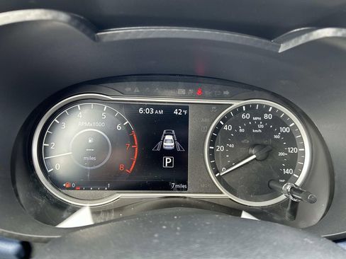 Used 2025 Nissan Versa SV w/ Trunk Package image 26