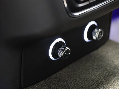 Used 2020 Bentley Bentayga Plug-In Hybrid AWD/4WD image 67