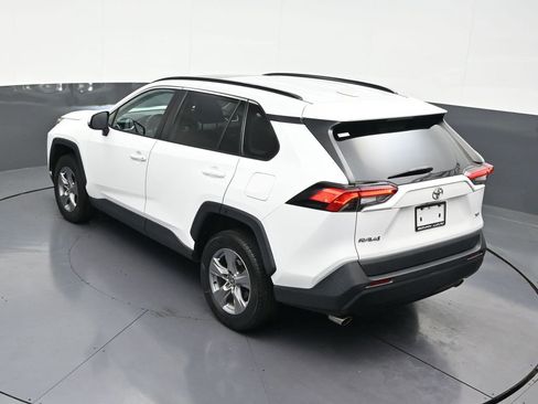 Used 2022 Toyota RAV4 XLE w/ Convenience Package FWD image 17